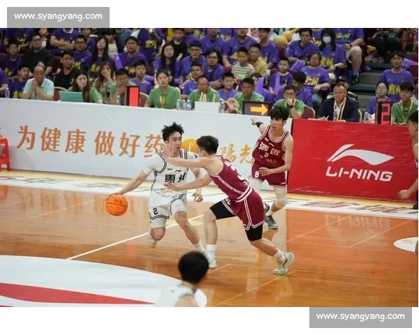 激烈对决再现赛场风云篮球队鏖战拼搏精彩瞬间